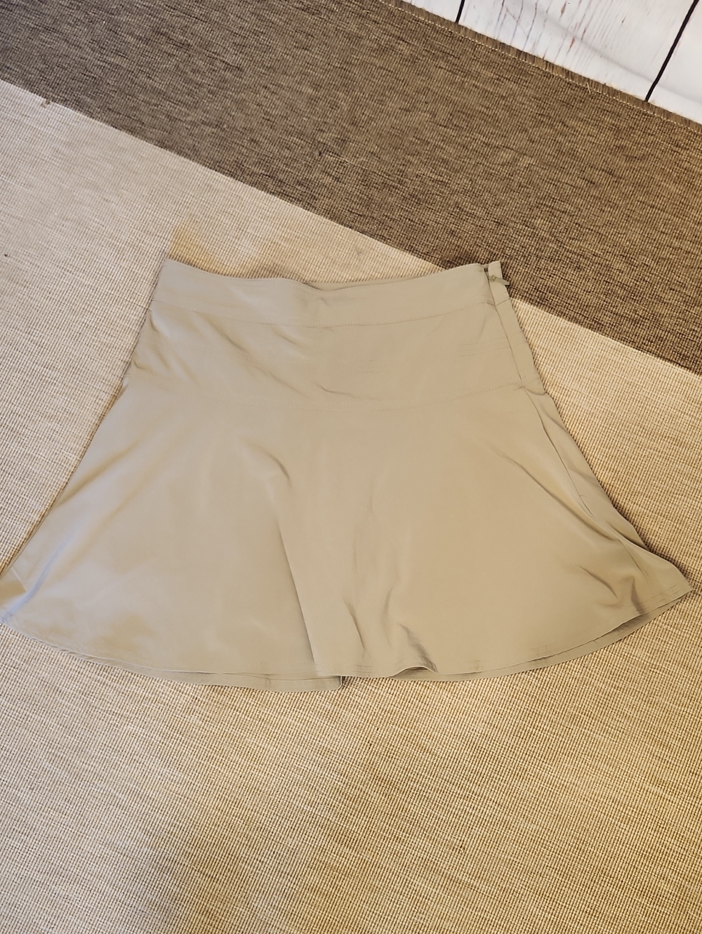Athleta Flared Skort Sz 8 Tan EUC